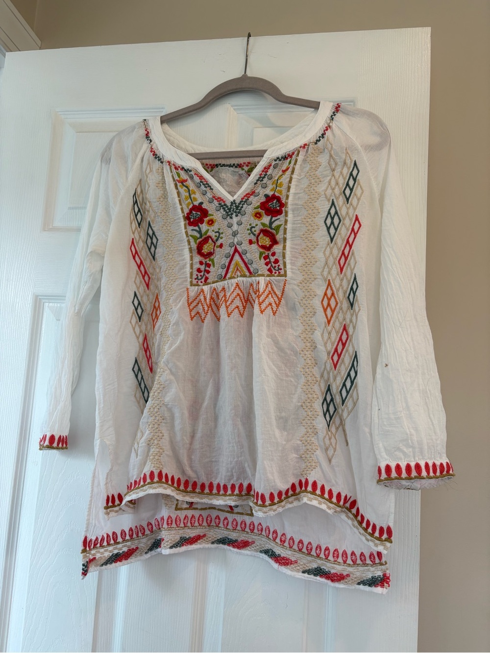 Johnny Was Embroidered White Boho Peasant Top size medium light weight tunic
